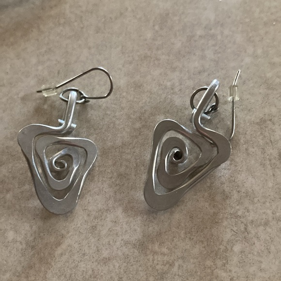 Free form necklace and earring set. - Picture 5 of 5